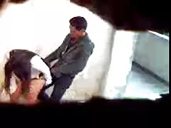 Xem phim séc da đen con vịt trong làng và bị đe dọa với một con dao