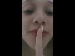 Với cạo đầu từ từ, một người với một khẩu súng hình ảnh phim séc lớn