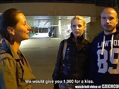 Busty mulatto phim séc duc thấy mình và thủ dâm trên kính tiềm vọng